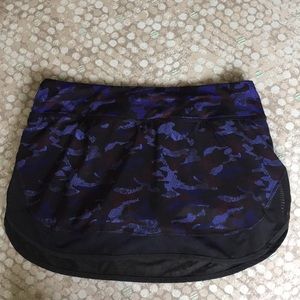 8 Lululemon hotty hot skirt purple camo, mesh trim